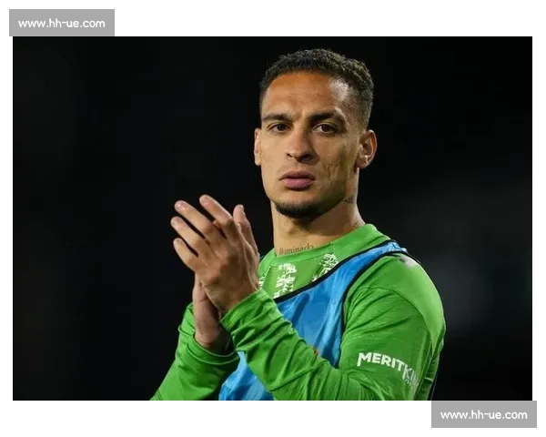 贝蒂斯与曼联洽谈安东尼转会，提出共有所有权方案或成障碍