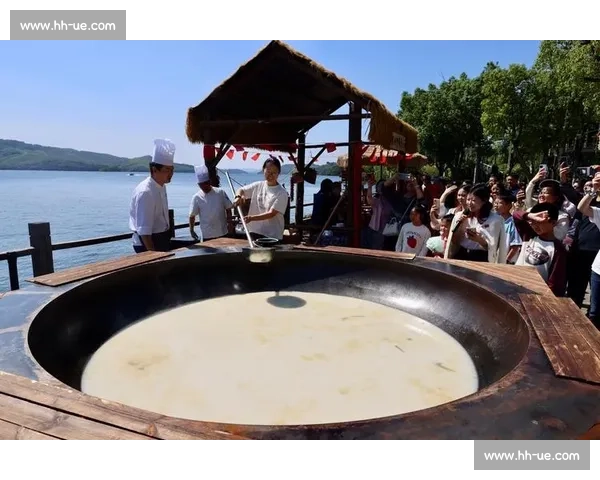 天目湖鱼头创始人免费送 3000 碗砂锅鱼头 为常州苏超队热血助威 天目湖鱼头创始人免费送 3000 碗砂锅鱼头 为常州苏超队热血助威
